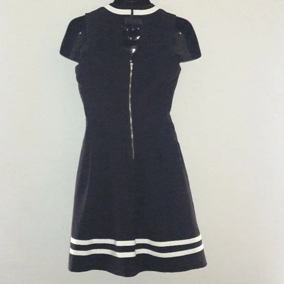 Classic B & W V-Neck Dress, Size 8 - Picture 6 of 8